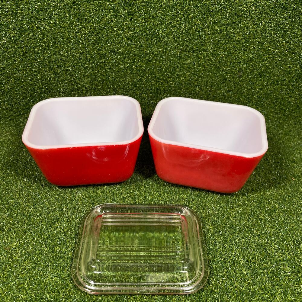 Vintage PYREX Red Refrigerator 2 Dishes With One Glass Lid USA - Picture 2 of 3